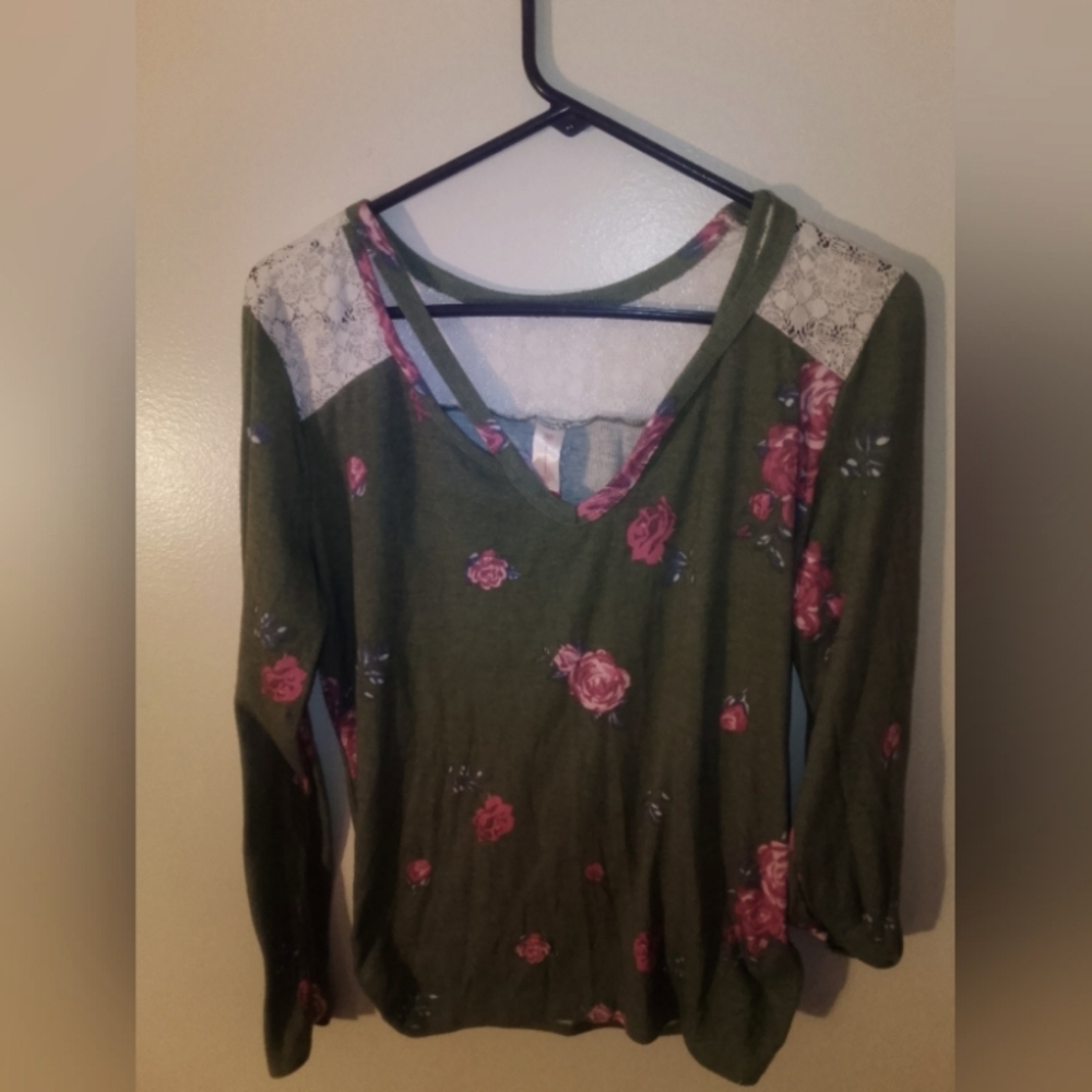 Sweater made by no boundaries xxl
